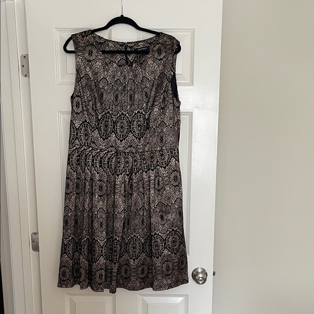 Ellen Tracy Black and Beige Lace-Effect Sleeveless Dress